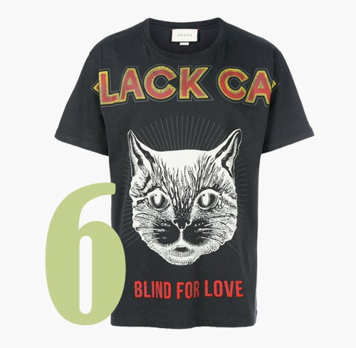 T-shirt nera di Gucci con stampa di gatto nero